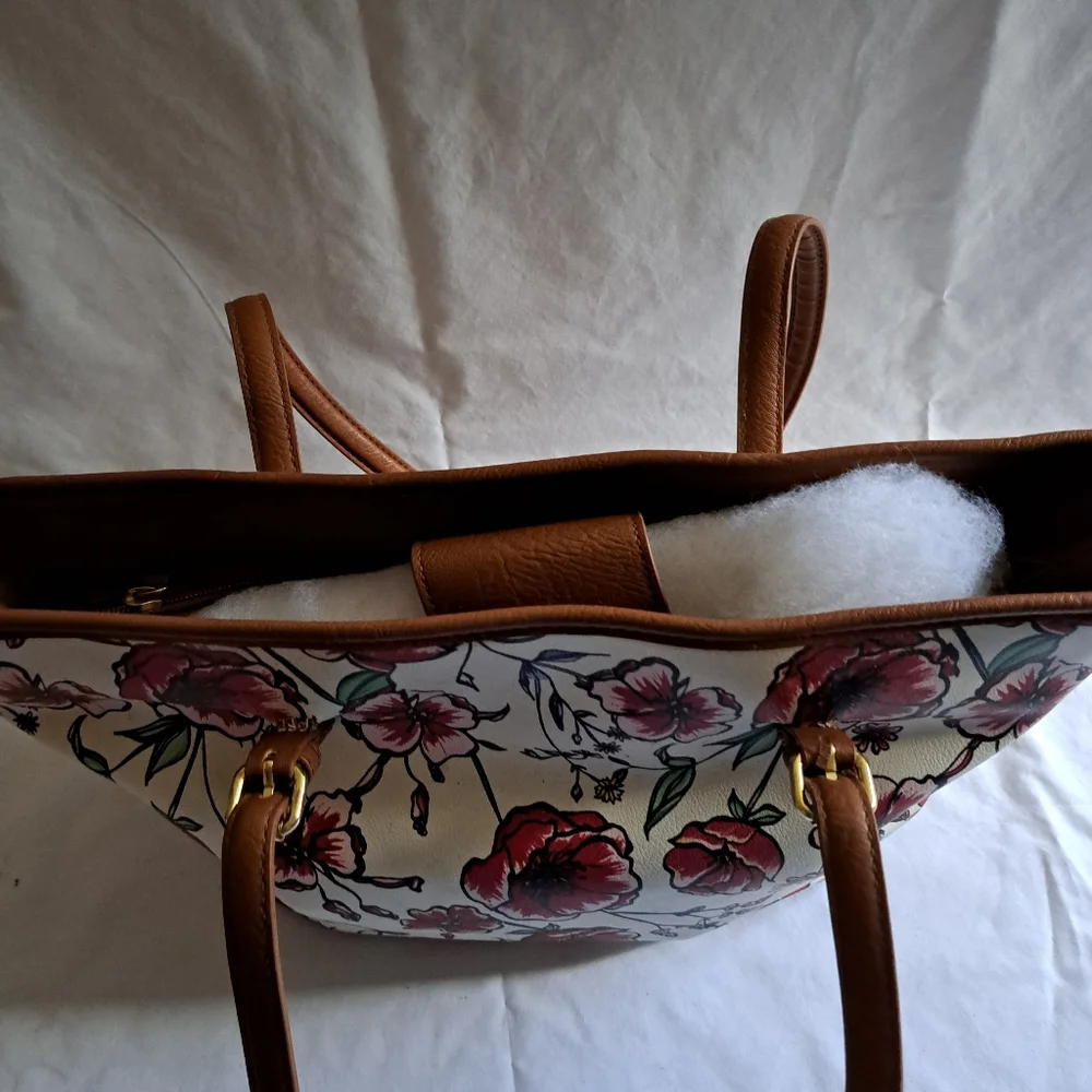 Woman's Purse/Medium Tote - Picture 6 of 8